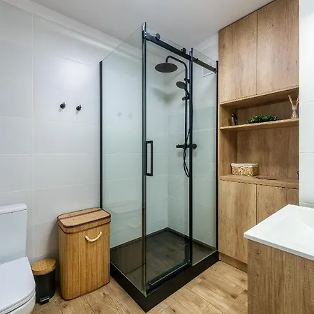 Lägenhet Sliska 3 -200m Od Dworca Centralnego, 100 Metrow Od Zlotych Tarasow - Wifi -smart Tv 55 Cali - Better Warszawa