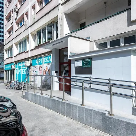 Lägenhet Sliska 3 -200m Od Dworca Centralnego, 100 Metrow Od Zlotych Tarasow - Wifi -smart Tv 55 Cali - Better Warszawa