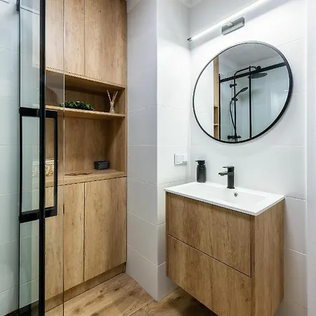 Sliska 3 -200m Od Dworca Centralnego, 100 Metrow Od Zlotych Tarasow - Wifi -smart Tv 55 Cali - Better *